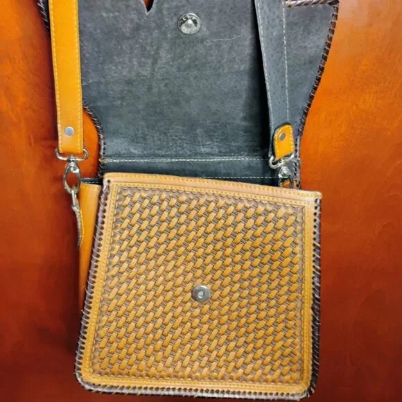 Western Horse Shoulder Purse Fold Close Magnetic Button Close Leather - Picture 2 of 4